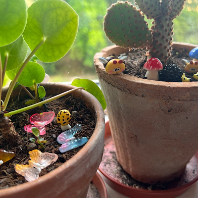 BOTANICAL BESTIES - PLANT COMPANIONS WOODLAND ANIMALS AND MUSHROOMS