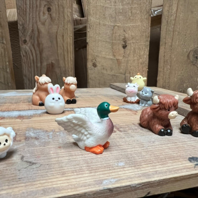 BOTANICAL BESTIES - PLANT COMPANIONS FARM ANIMALS