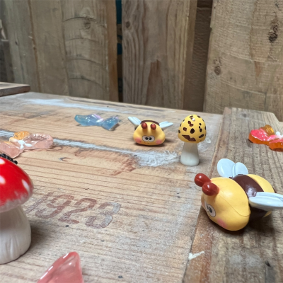 BOTANICAL BESTIES - PLANT COMPANIONS WOODLAND ANIMALS AND MUSHROOMS