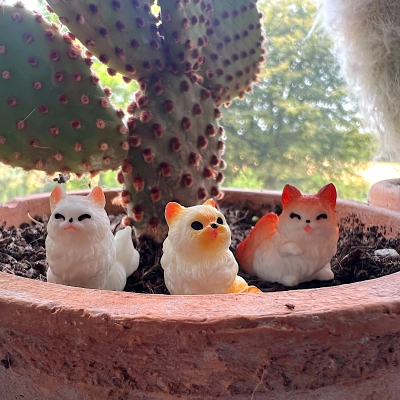 BOTANICAL BESTIES - PLANT COMPANIONS SITTING CATS