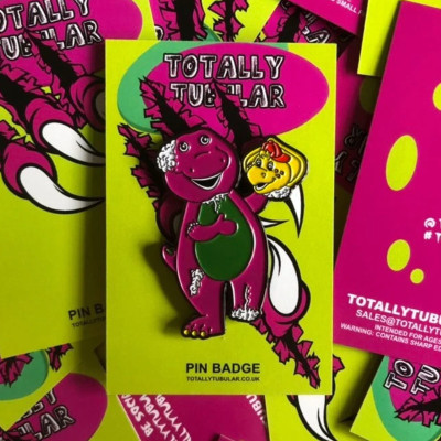 BARNEY THE Serial Killer DINOSAUR ripping bjs head off enamel pin badge