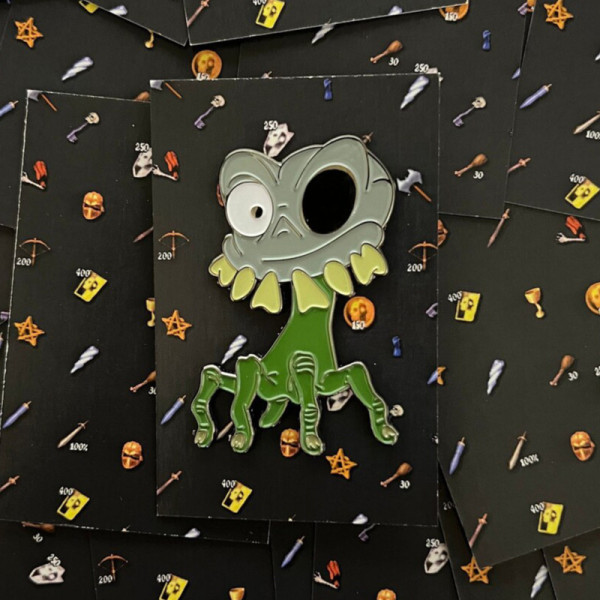 MEDIEVIL 2 SlR DANlEL FORTESQUE (Dan-Hand) big enamel pin badge