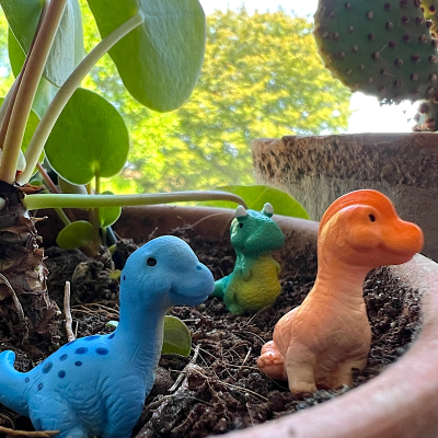 BOTANICAL BESTIES - PLANT COMPANIONS DINOSAUR