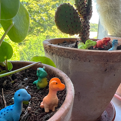 BOTANICAL BESTIES - PLANT COMPANIONS DINOSAUR