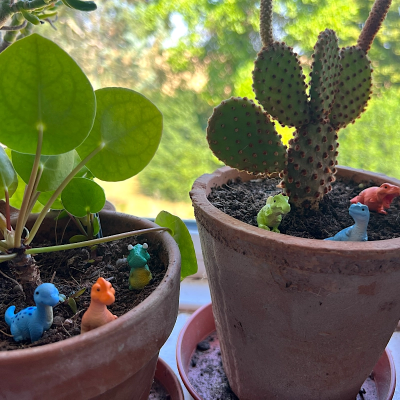 BOTANICAL BESTIES - PLANT COMPANIONS DINOSAUR