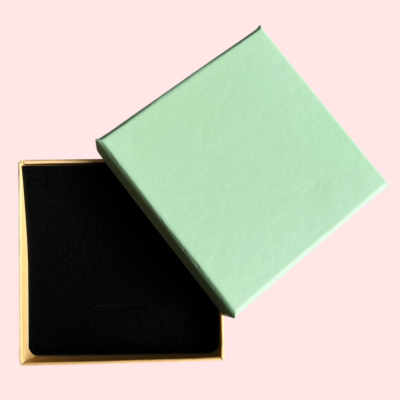 THIN NECKLACE GIFT BOX IN SAGE GREEN