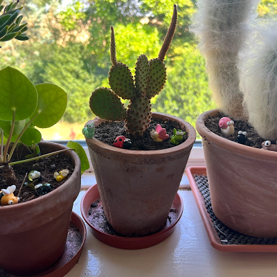 BOTANICAL BESTIES - PLANT COMPANIONS CREEPY CRAWLIES