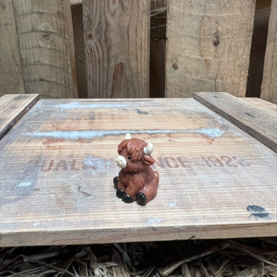 Sitting Highland Cow BOTANICAL BESTIES PLANT COMPANIONS