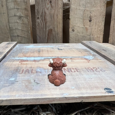 Sitting Highland Cow BOTANICAL BESTIES PLANT COMPANIONS