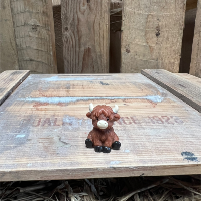 Sitting Highland Cow BOTANICAL BESTIES PLANT COMPANIONS