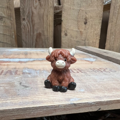 Sitting Highland Cow BOTANICAL BESTIES PLANT COMPANIONS