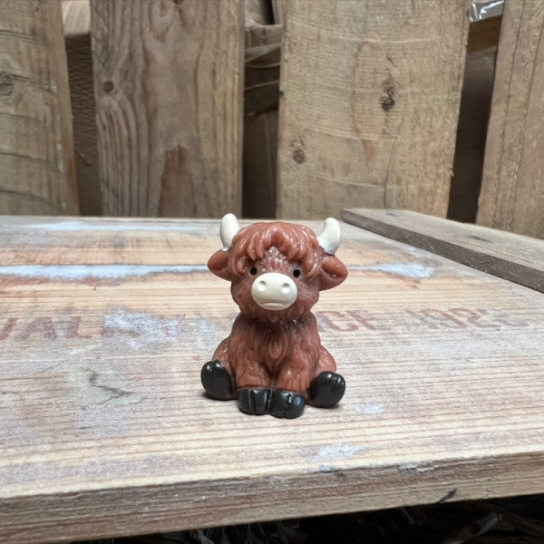 Sitting Highland Cow BOTANICAL BESTIES PLANT COMPANIONS