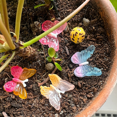 BOTANICAL BESTIES - PLANT COMPANIONS WOODLAND ANIMALS AND MUSHROOMS